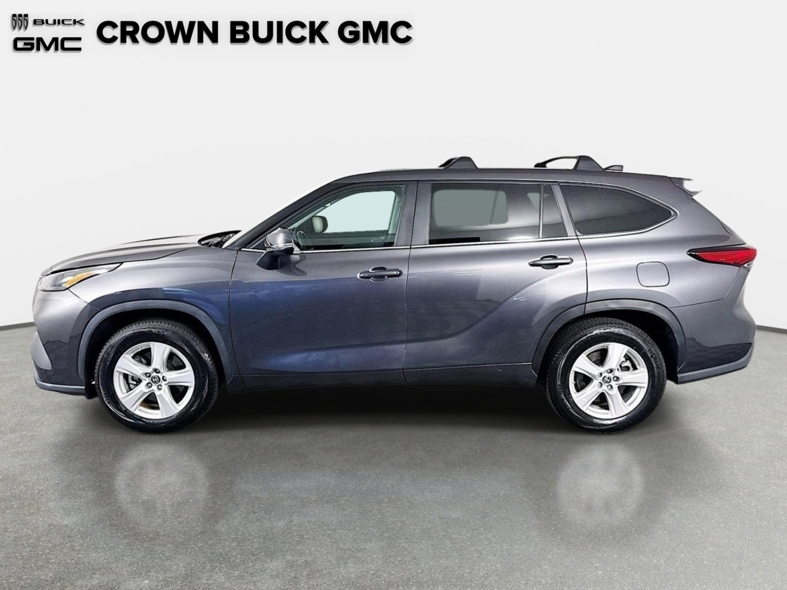 Used 2023 Toyota Highlander LE FWD image 9