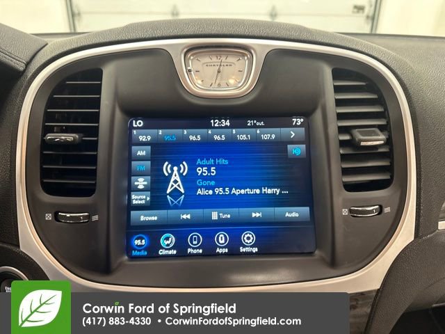 Used 2022 Chrysler 300 Touring w/ Sport Appearance Package image 22