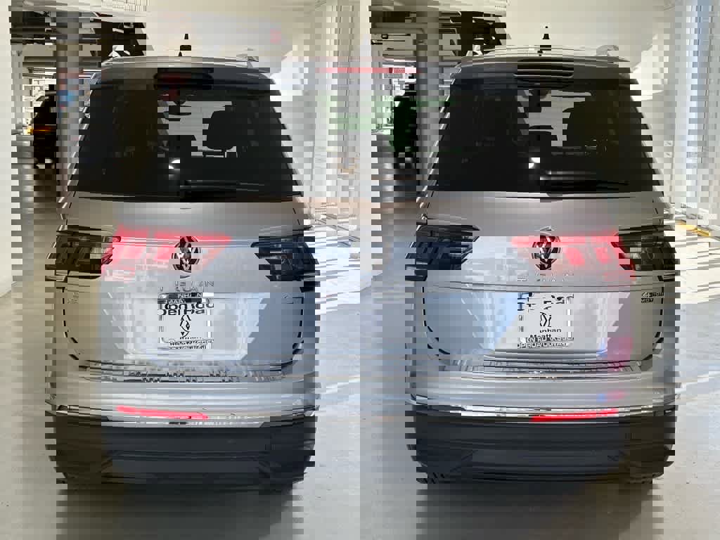 Certified 2024 Volkswagen Tiguan SE w/ Panoramic Sunroof Package image 5