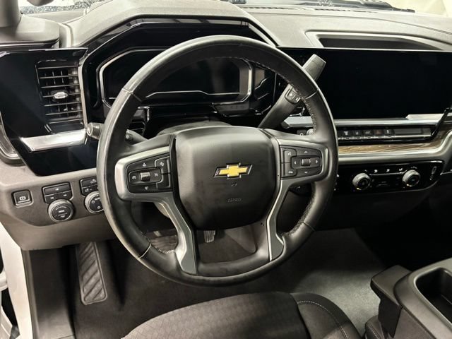 Used 2024 Chevrolet Silverado 2500 LT AWD/4WD image 15