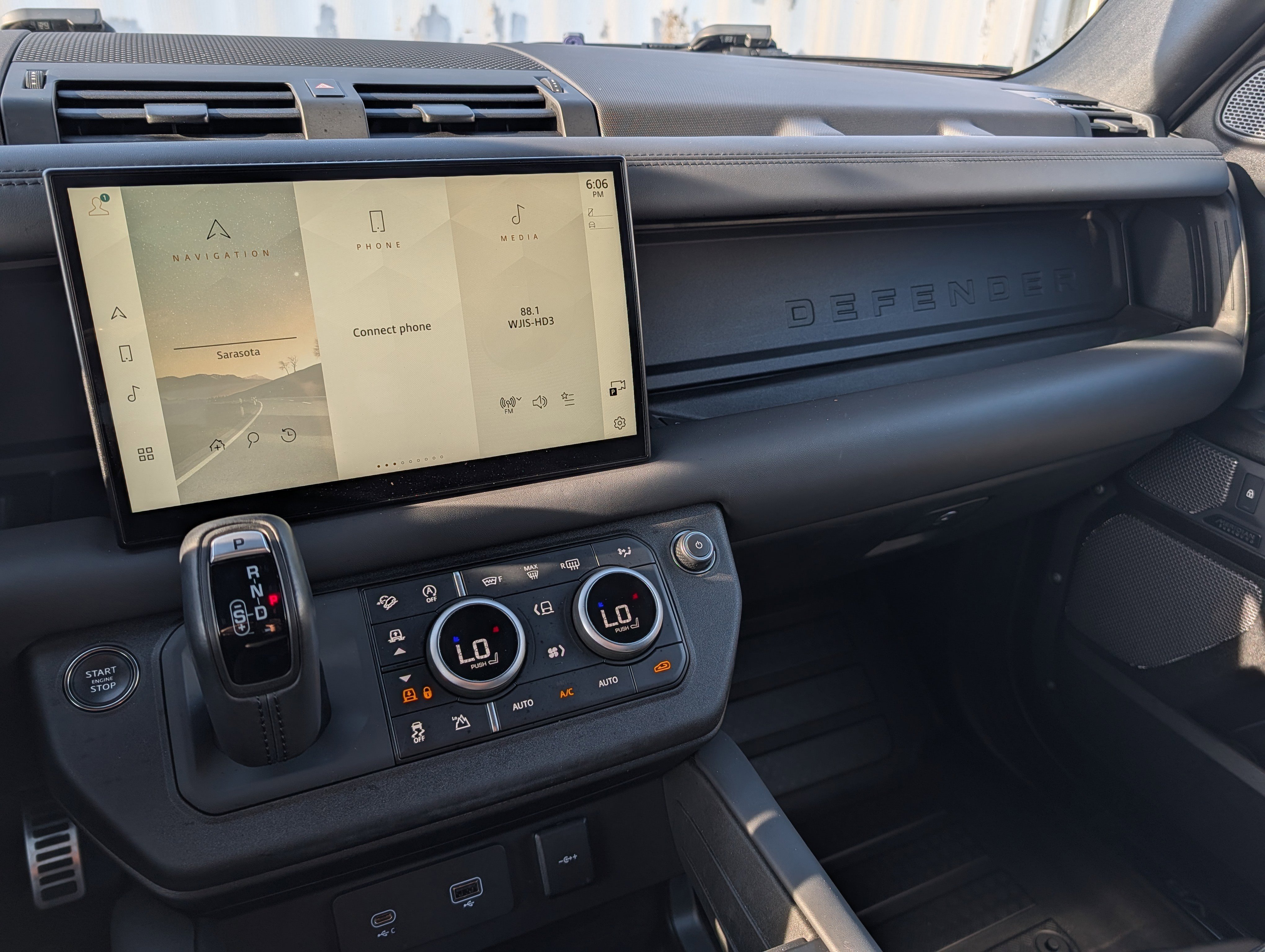 Used 2023 Land Rover Defender 110 V8 image 26