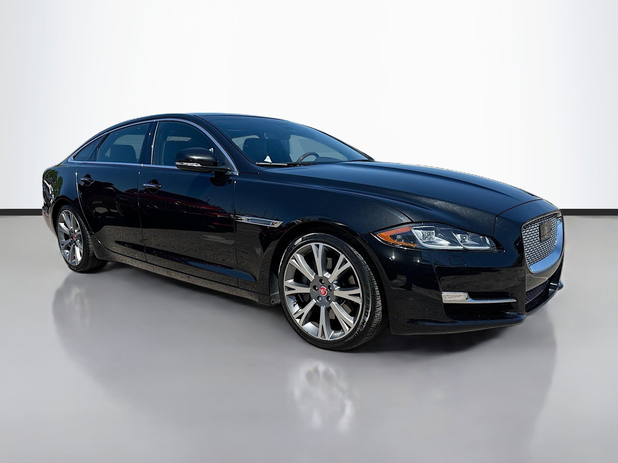 Used 2017 Jaguar XJ L Portfolio image 1