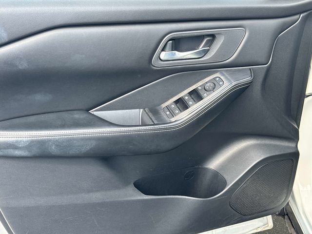 Used 2024 Nissan Rogue SV FWD image 14