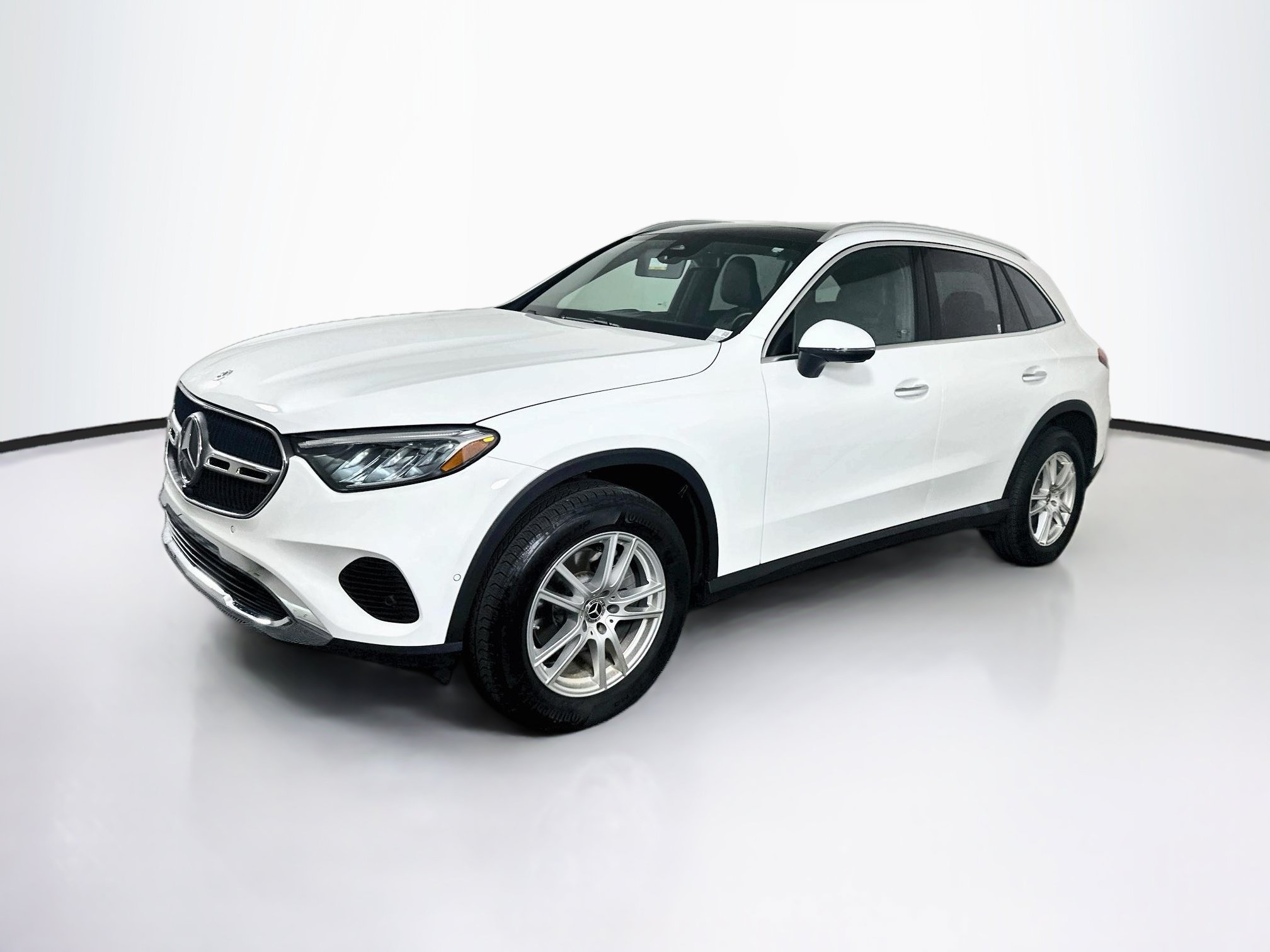 Used 2025 Mercedes-Benz GLC 300 image 3