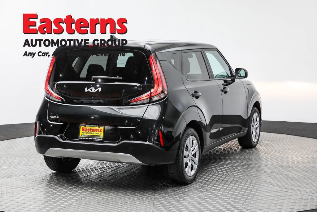 Used 2023 Kia Soul LX image 8