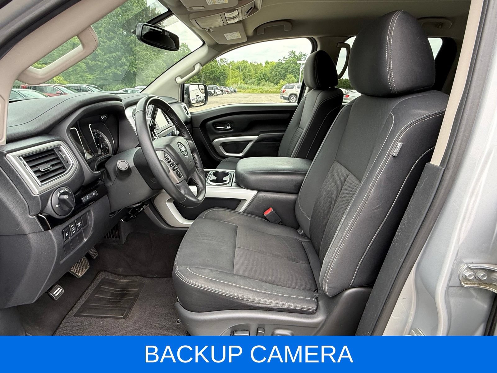 Used 2019 Nissan Titan SV w/ SV Convenience Package AWD/4WD image 17