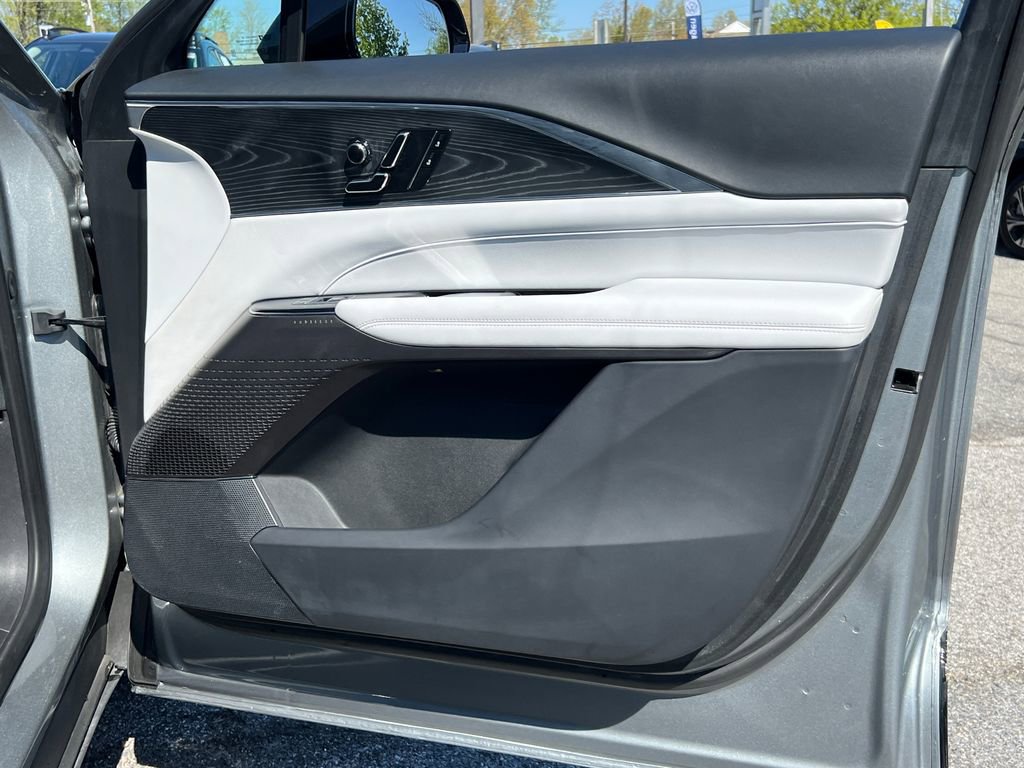 Used 2024 Cadillac Lyriq Luxury image 11