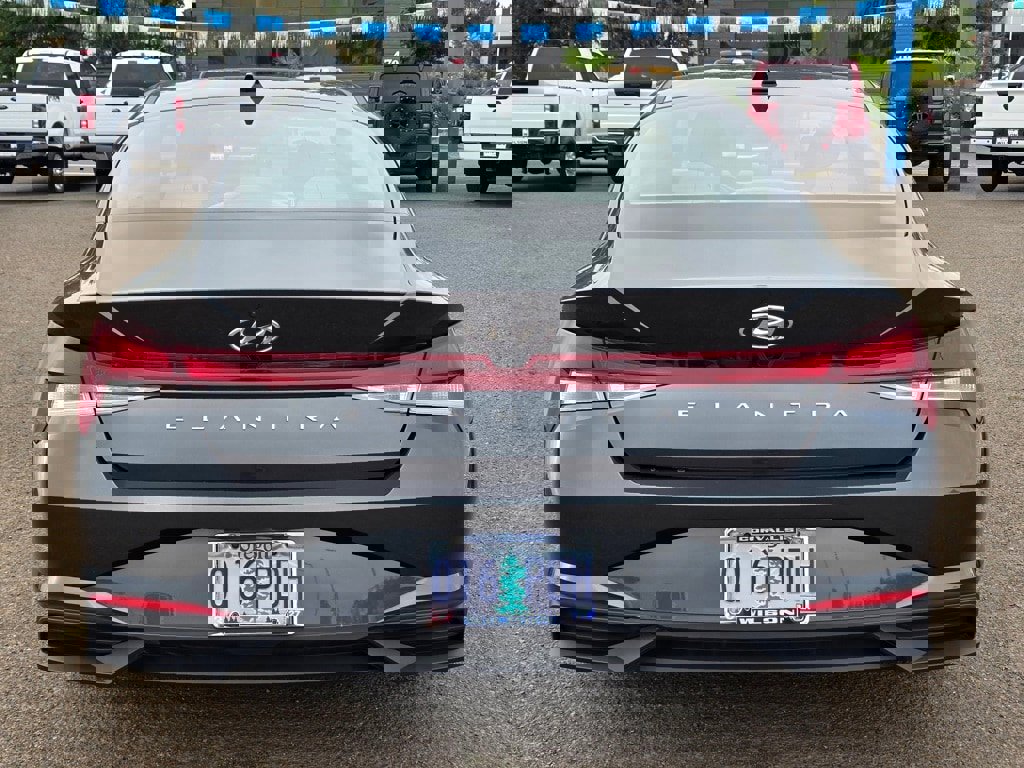 Used 2023 Hyundai Elantra SEL w/ Cargo Package image 4