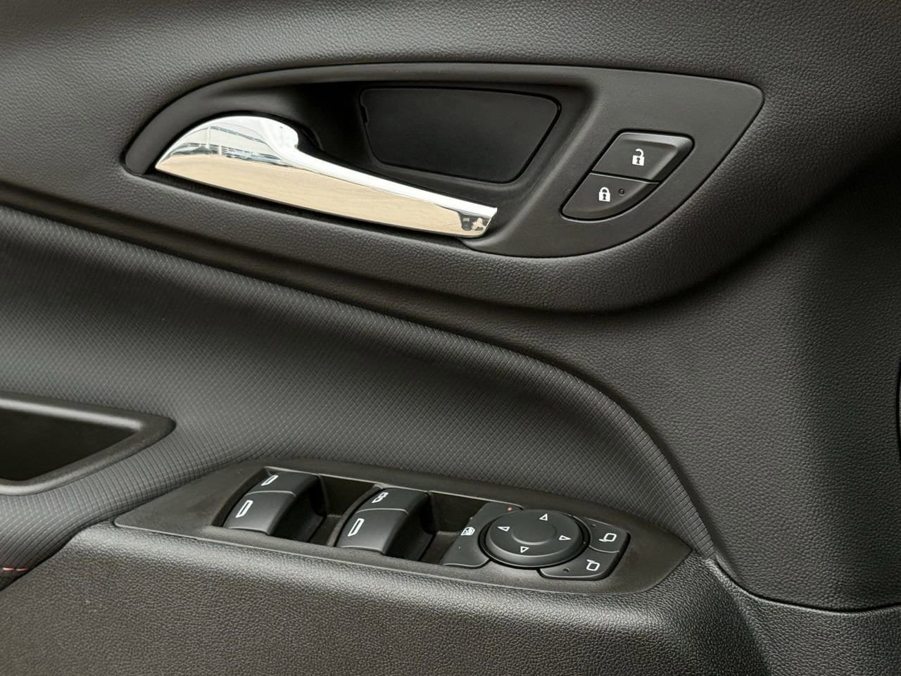 Certified 2024 Chevrolet Equinox RS w/ RS Leather Package image 19