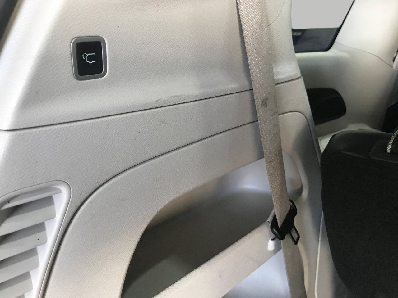 Used 2024 Chrysler Pacifica Touring-L image 15