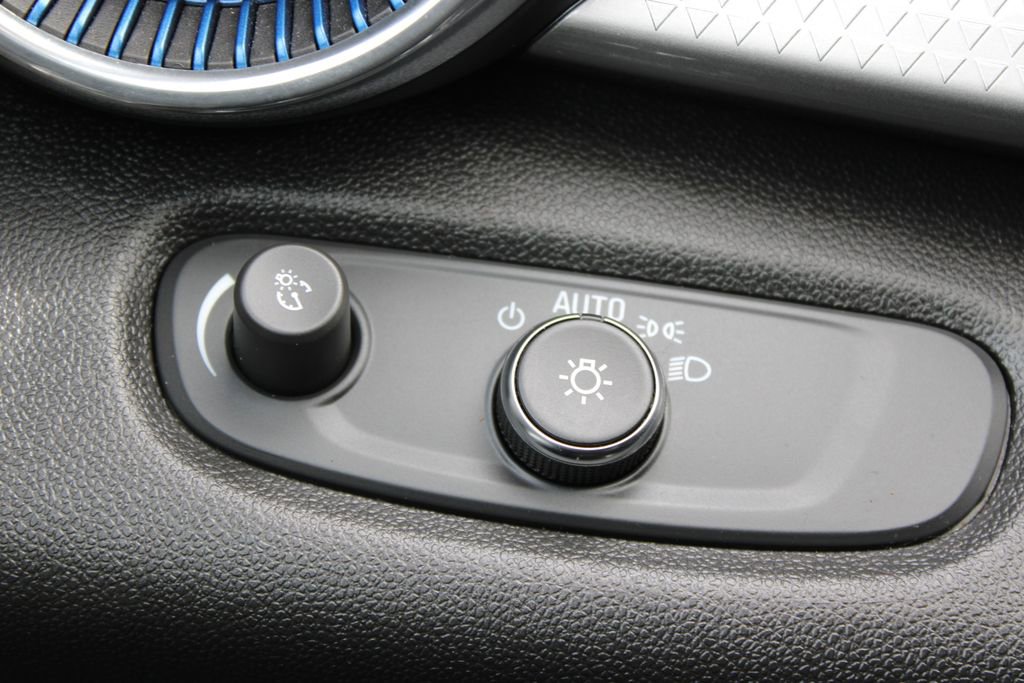 Used 2025 Chevrolet Trax LT image 37