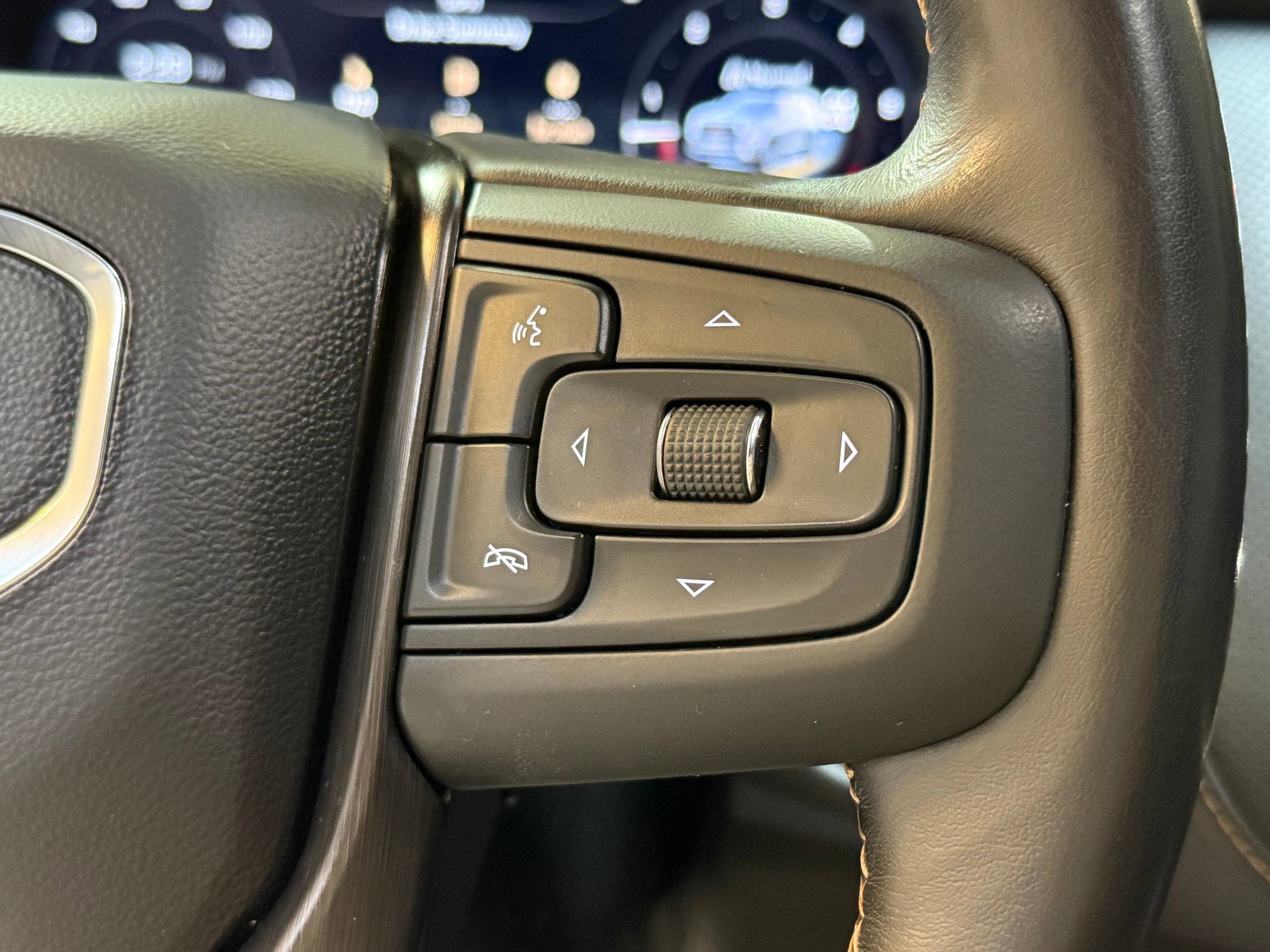 Used 2023 GMC Yukon AT4 w/ AT4 Premium Package image 27