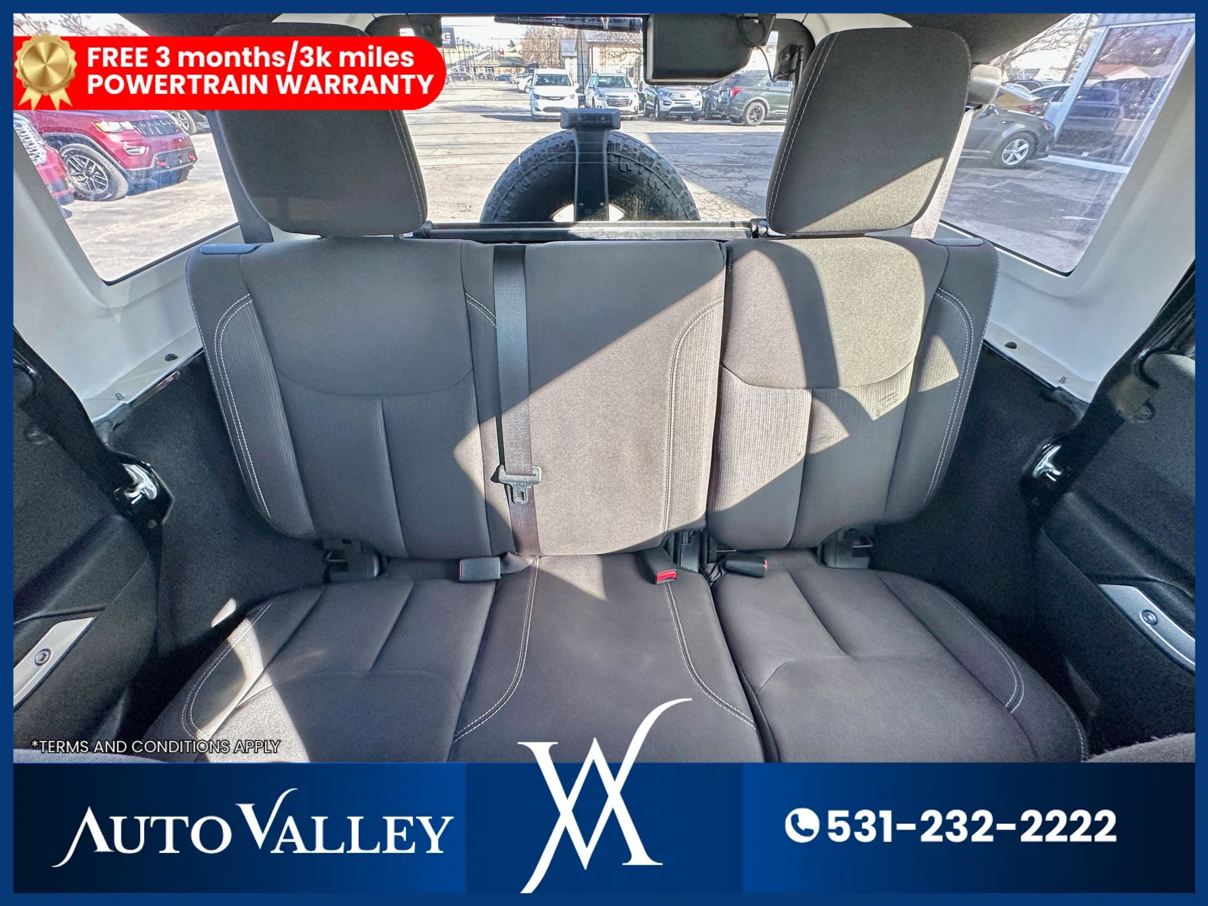 Used 2018 Jeep Wrangler Unlimited Sahara w/ Connectivity Group image 36