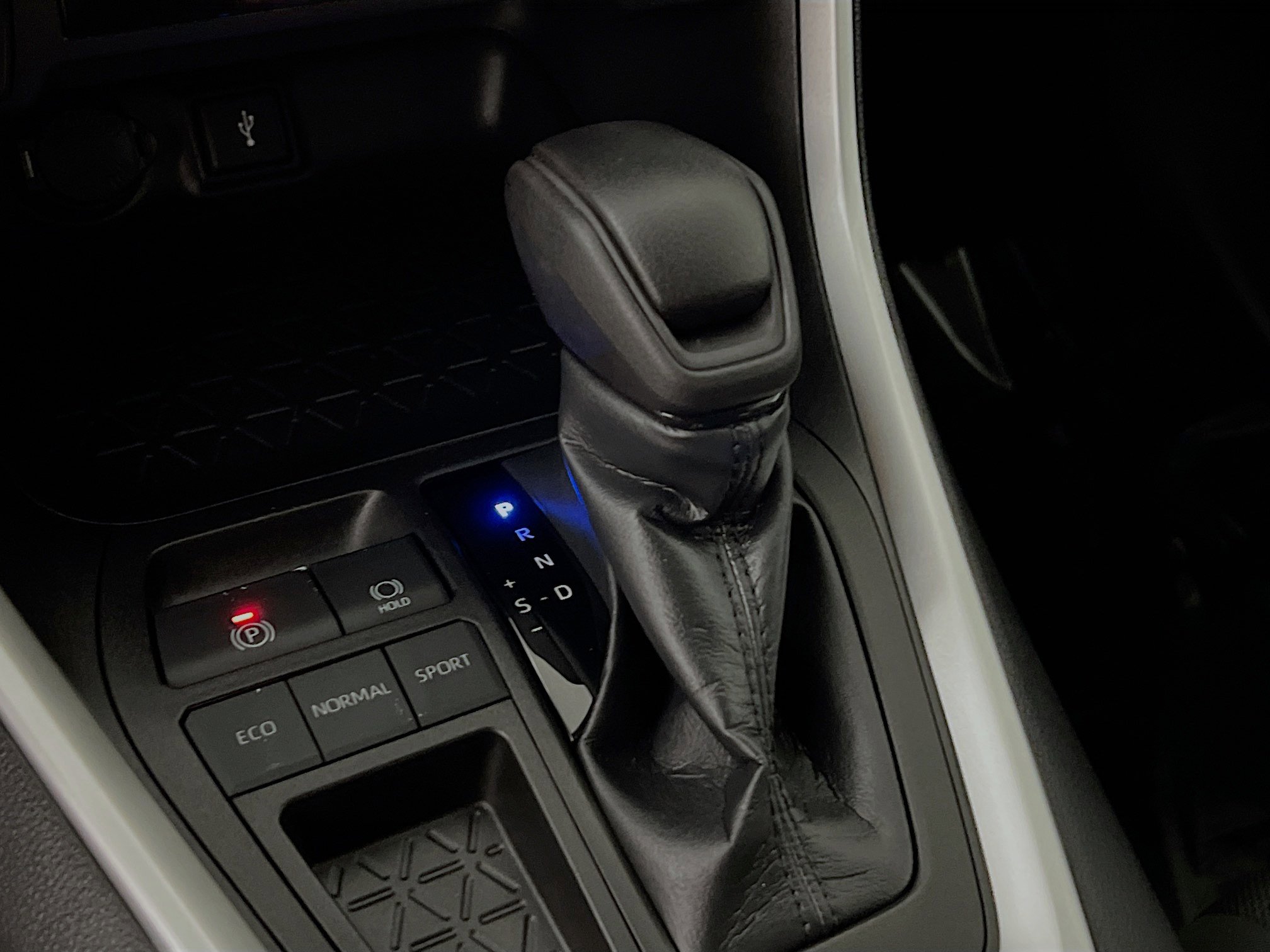 Used 2021 Toyota RAV4 XLE image 24