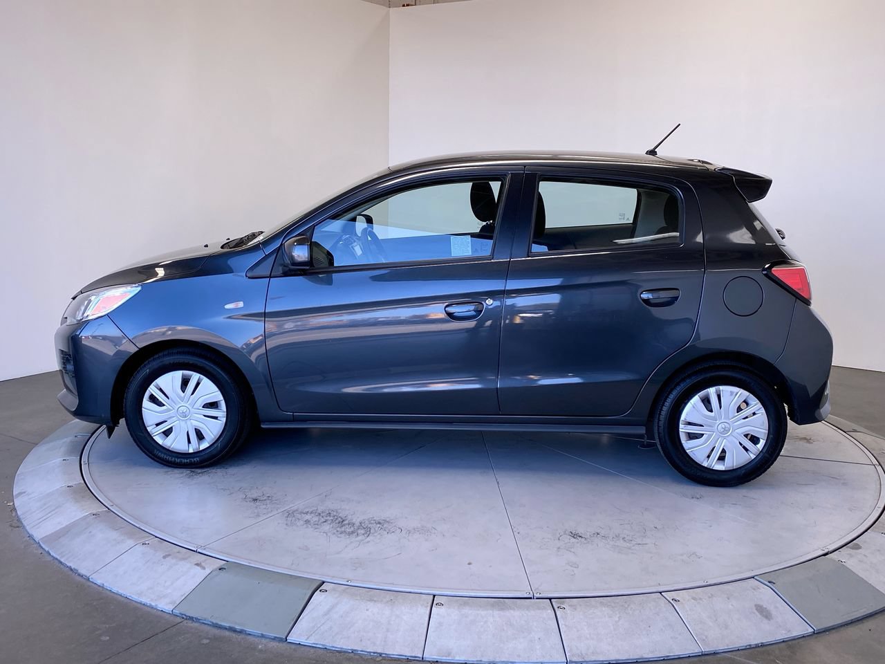 Used 2024 Mitsubishi Mirage ES FWD image 2