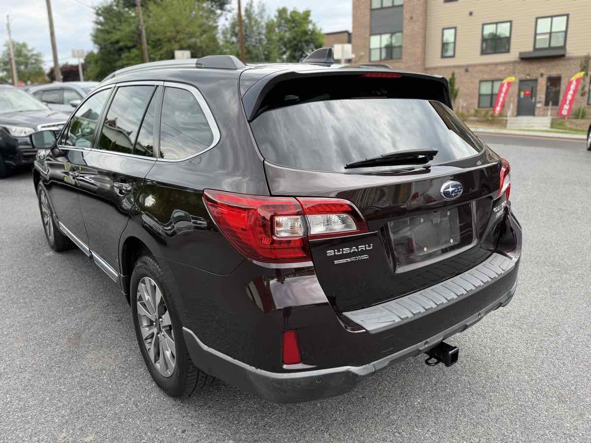 Used 2017 Subaru Outback 2.5i Touring AWD/4WD image 5