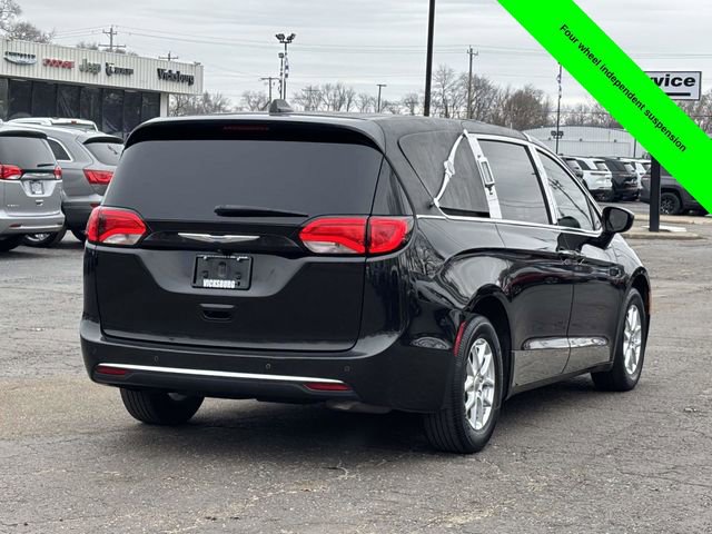 Used 2020 Chrysler Pacifica Touring image 34