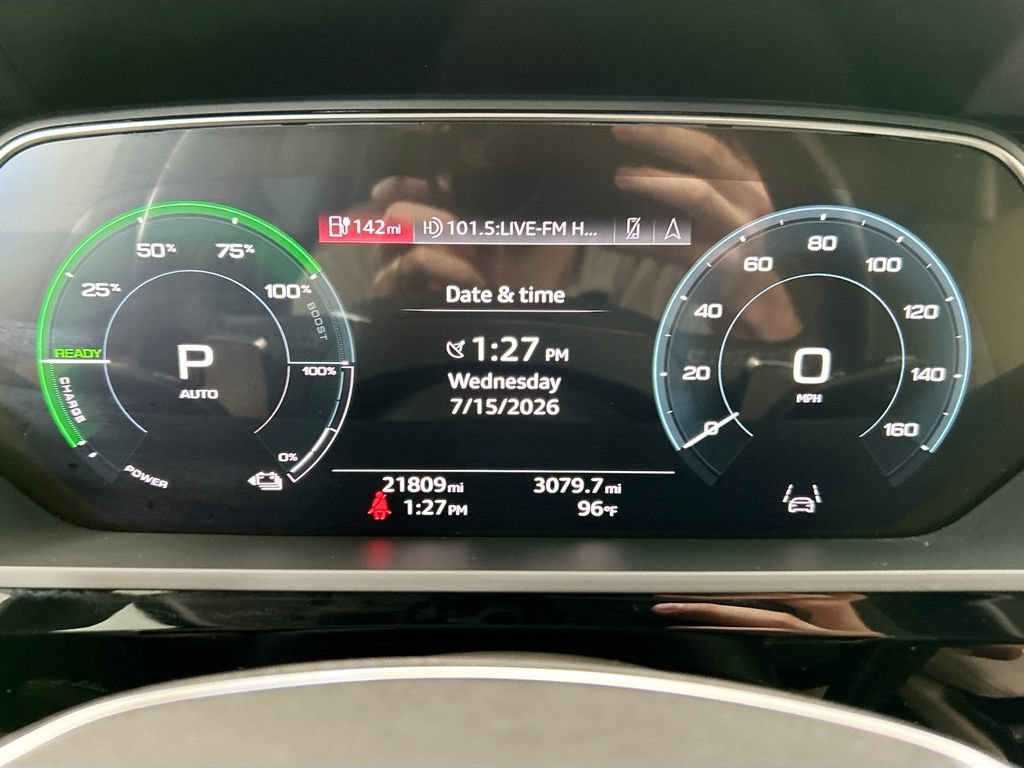 Certified 2024 Audi Q8 e-tron Premium Plus w/ Premium Plus Package AWD/4WD image 33