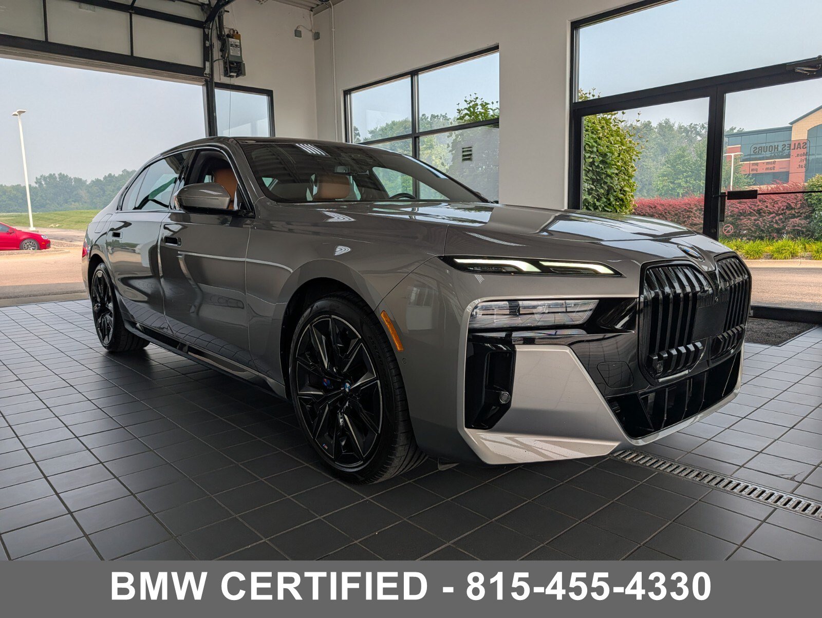 Used 2024 BMW 740i xDrive AWD/4WD image 1