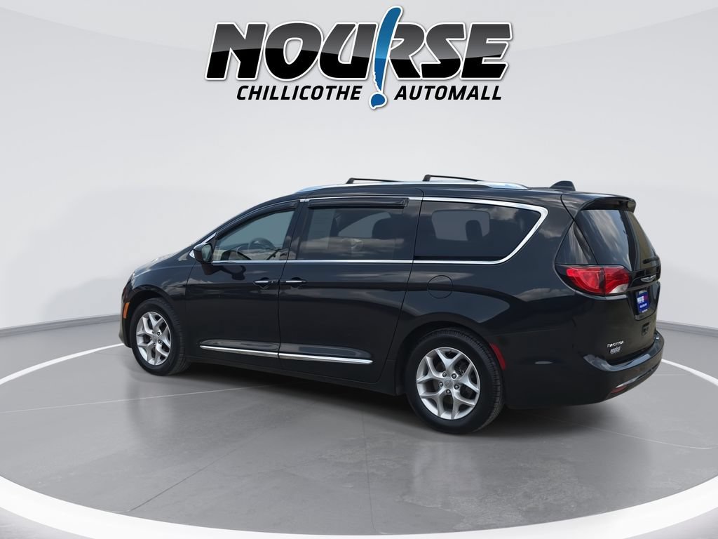Used 2018 Chrysler Pacifica Touring-L w/ Tire & Wheel Group FWD image 6