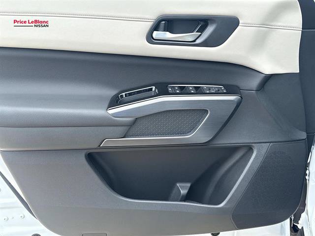 New 2026 Nissan Pathfinder SL FWD image 10