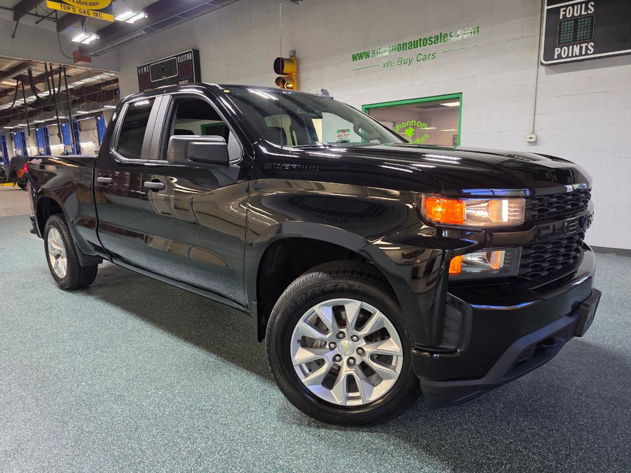 Used 2020 Chevrolet Silverado 1500 Custom w/ Custom Value Package AWD/4WD image 14