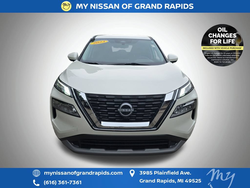 Used 2023 Nissan Rogue SV AWD/4WD image 3