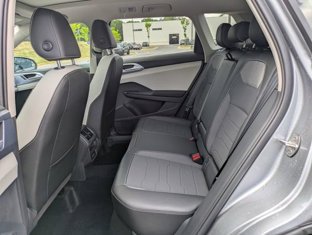 New 2026 Volkswagen Taos SE FWD image 14