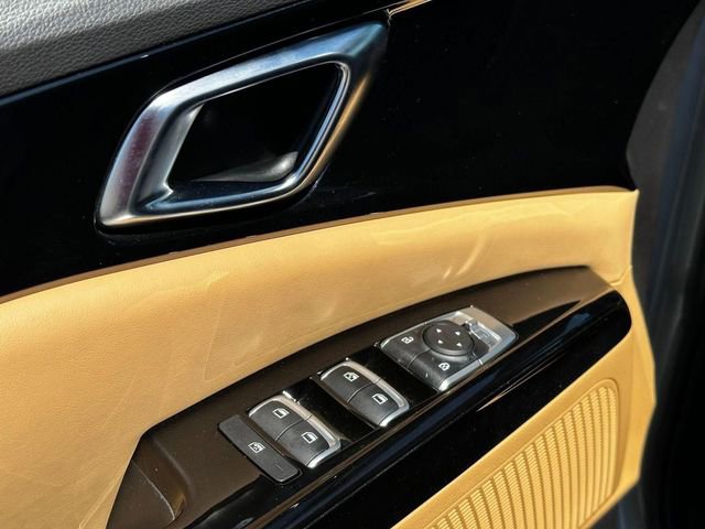 Used 2024 Kia Carnival EX image 13