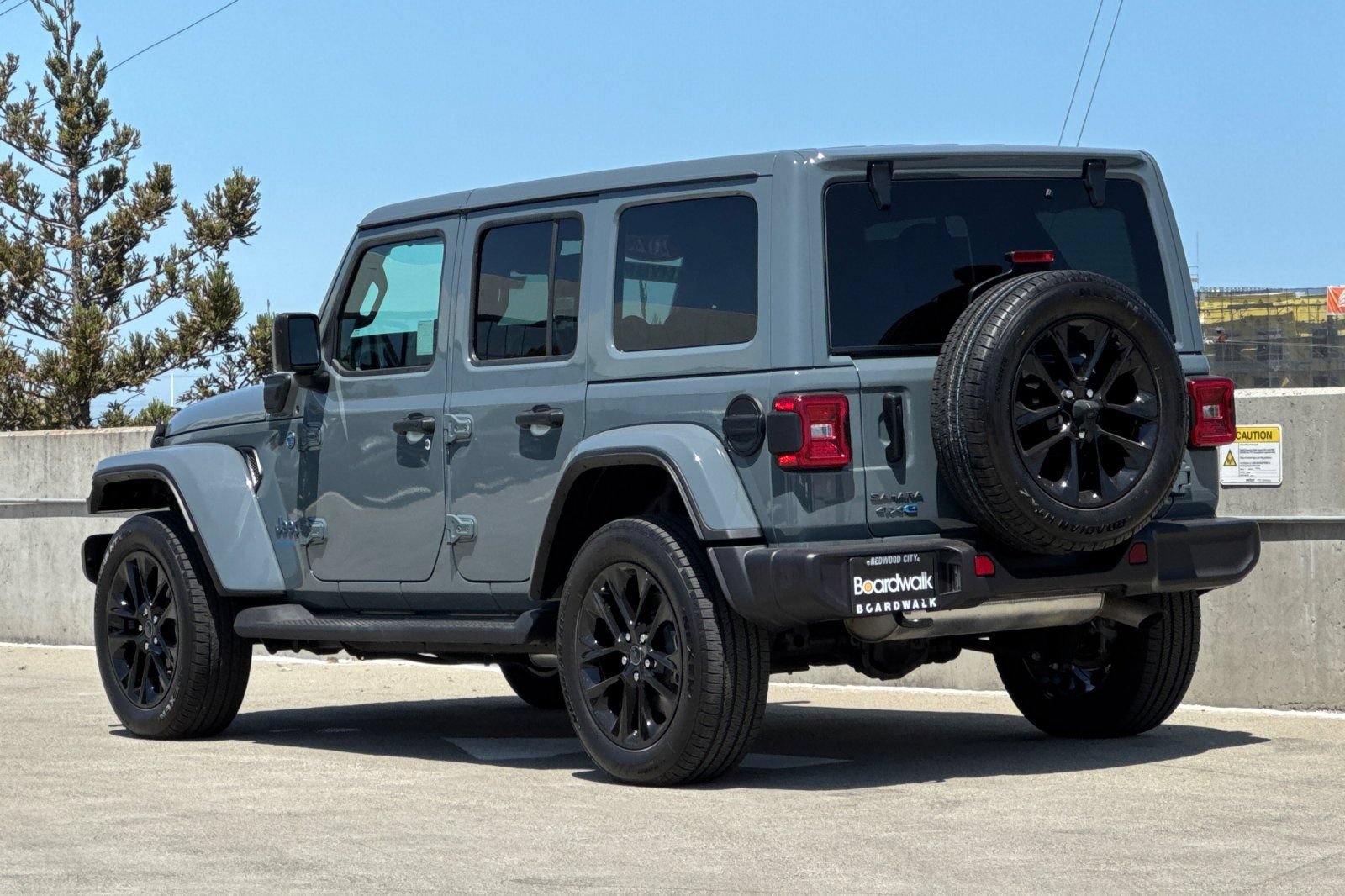 Used 2025 Jeep Wrangler Unlimited Sahara AWD/4WD image 6