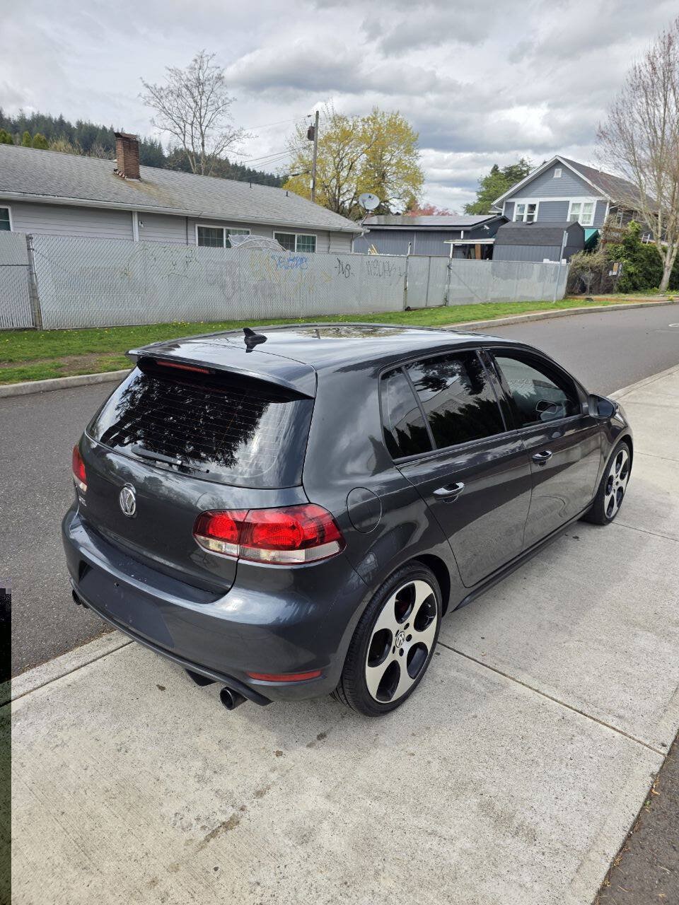 Used 2010 Volkswagen GTI 4-Door FWD image 5