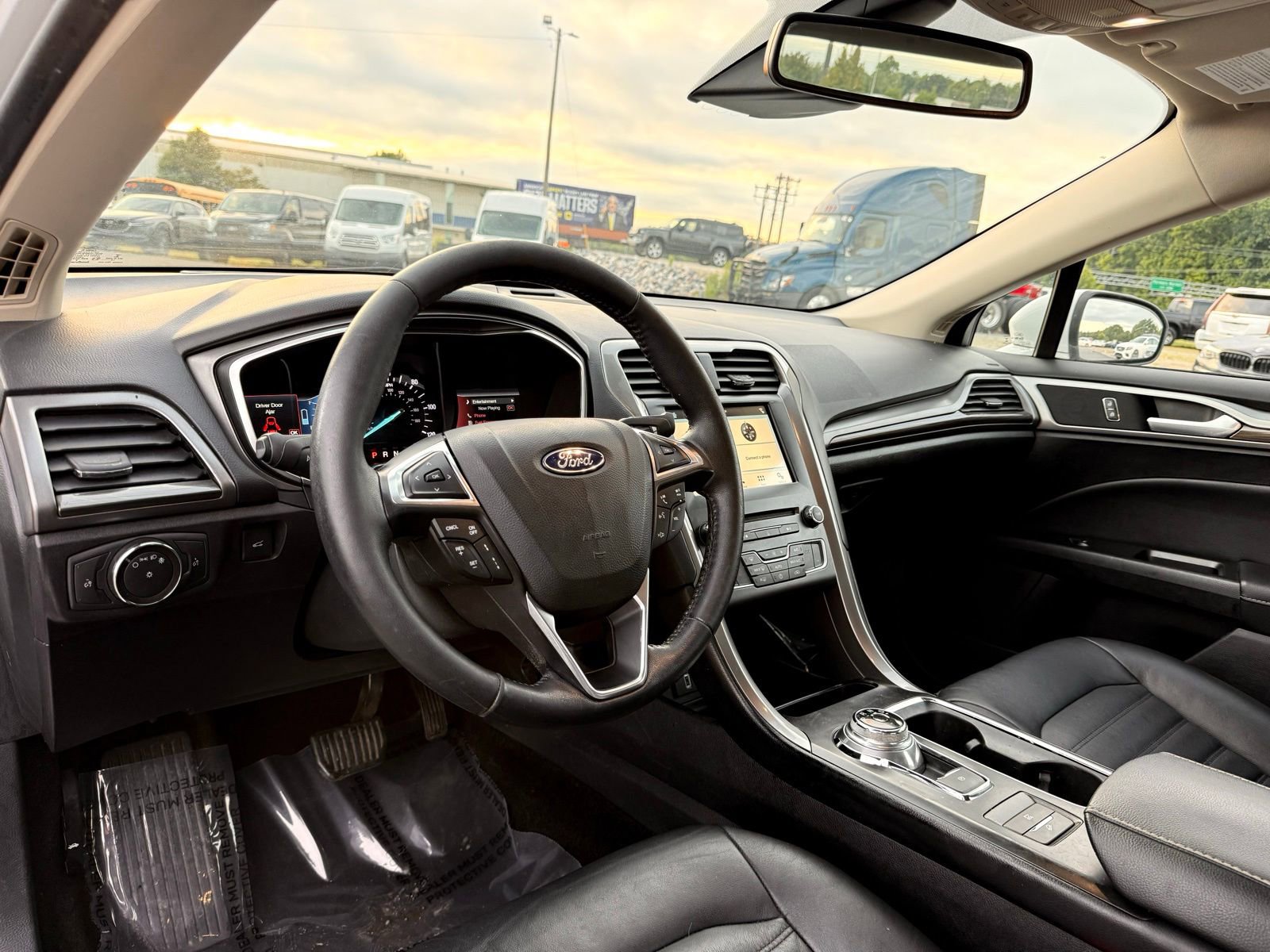 Used 2018 Ford Fusion SE w/ Equipment Group 602A FWD image 13