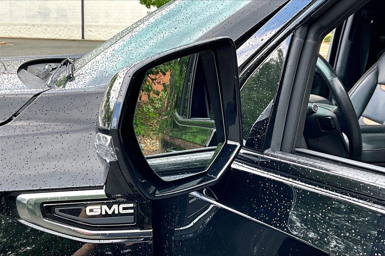 Used 2023 GMC Yukon AT4 w/ Technology Package AWD/4WD image 30