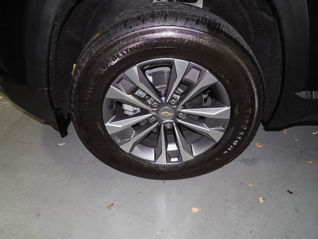 Used 2025 Chevrolet Equinox LT image 32