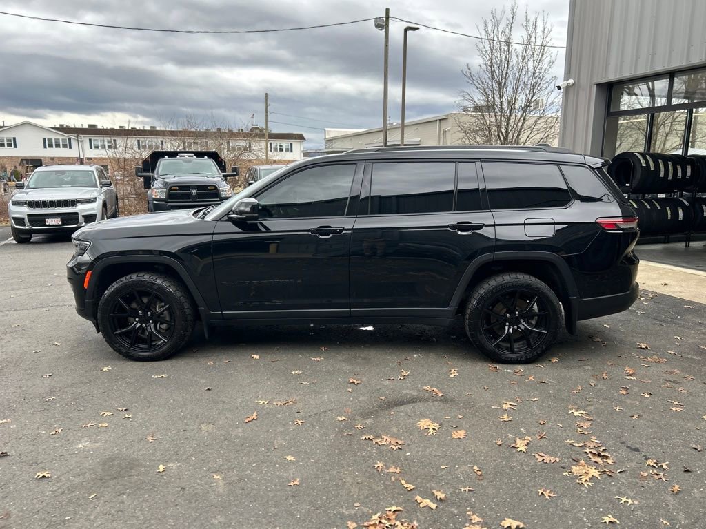 Used 2023 Jeep Grand Cherokee L Limited w/ Black Appearance Package image 7