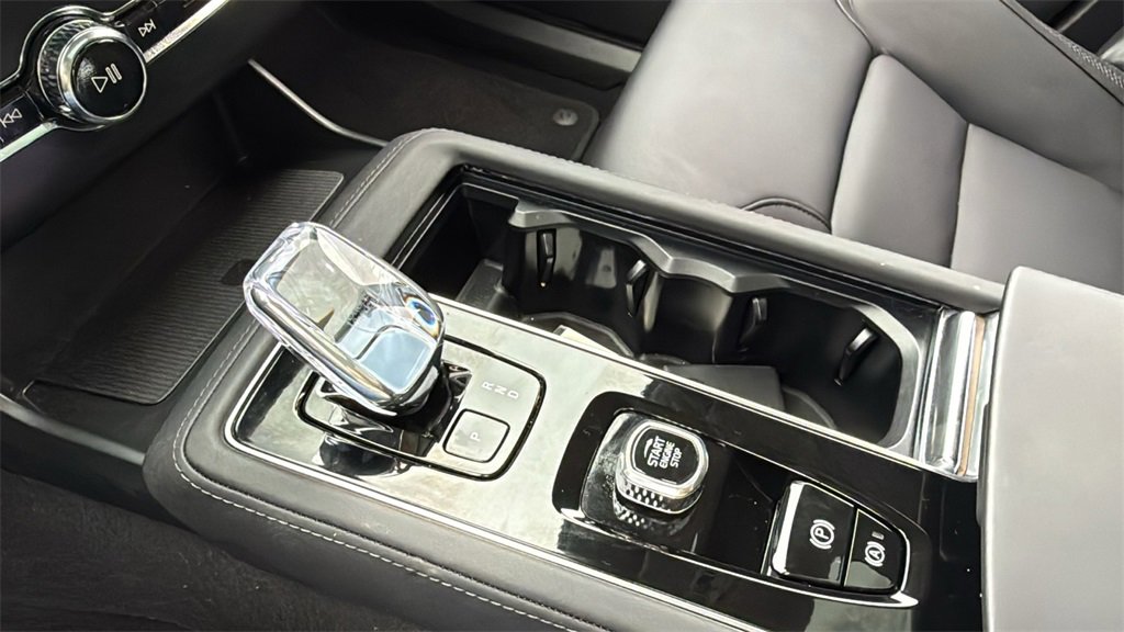 Certified 2025 Volvo XC90 B5 Plus image 20