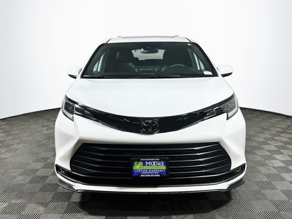 New 2026 Toyota Sienna XLE Woodland Edition AWD/4WD image 2