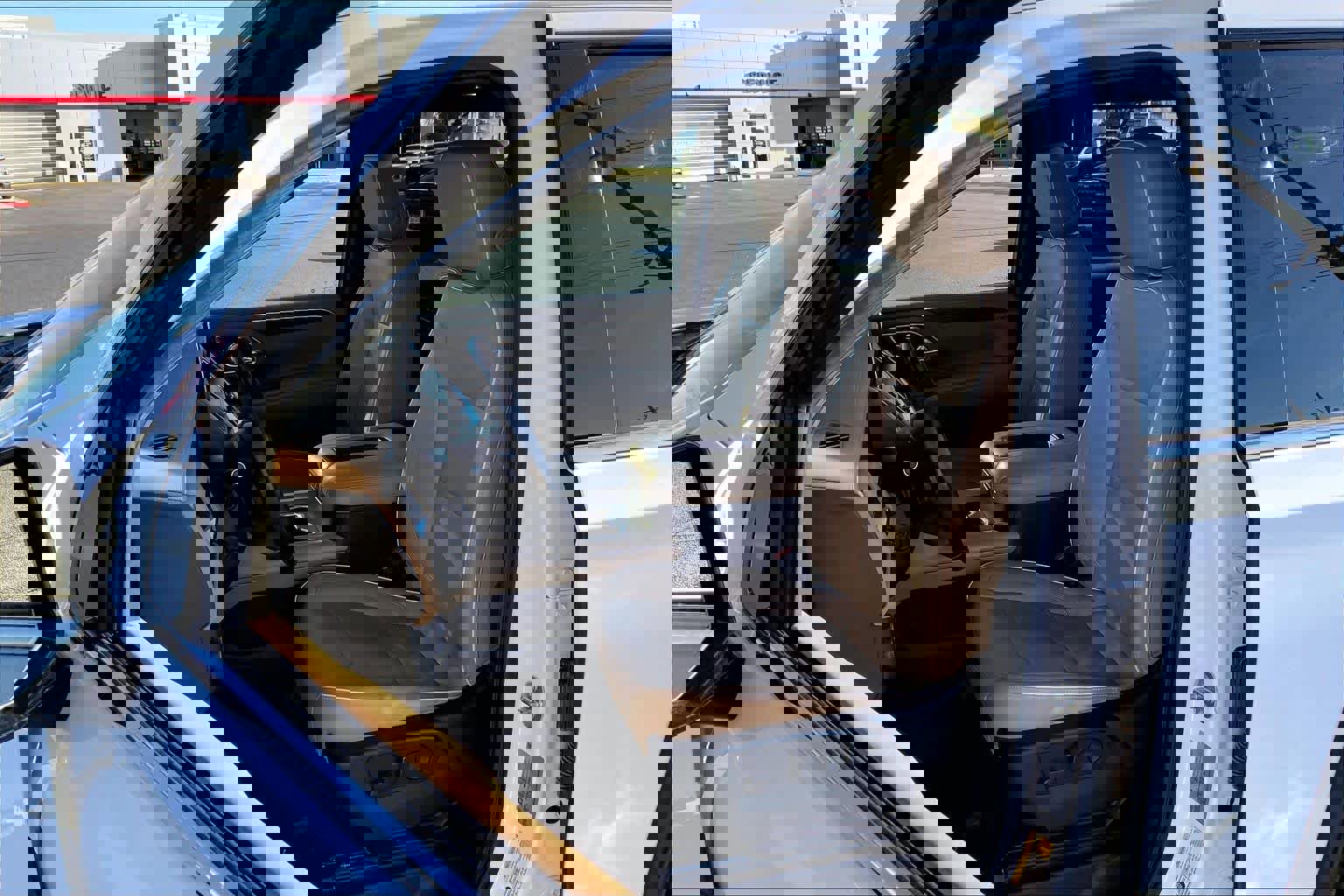 Used 2021 Chevrolet Suburban Premier w/ Premium Package image 8