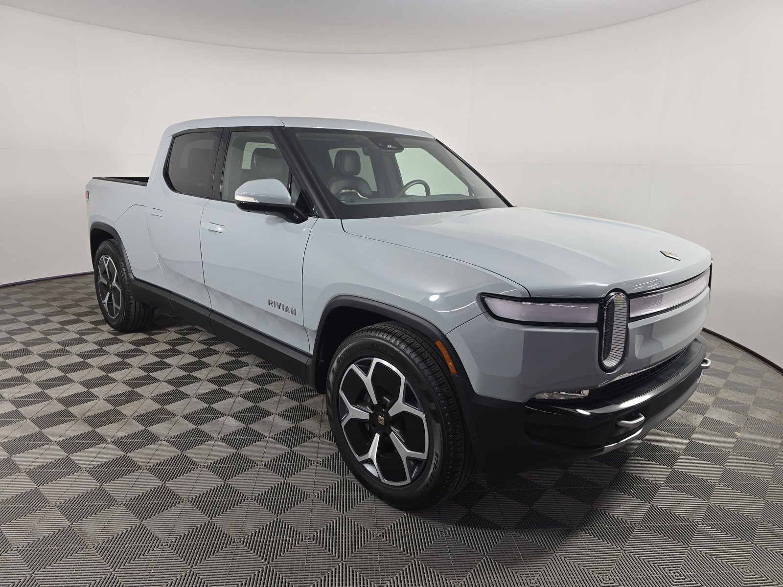 Used 2024 Rivian R1T Adventure Dual AWD/4WD image 7