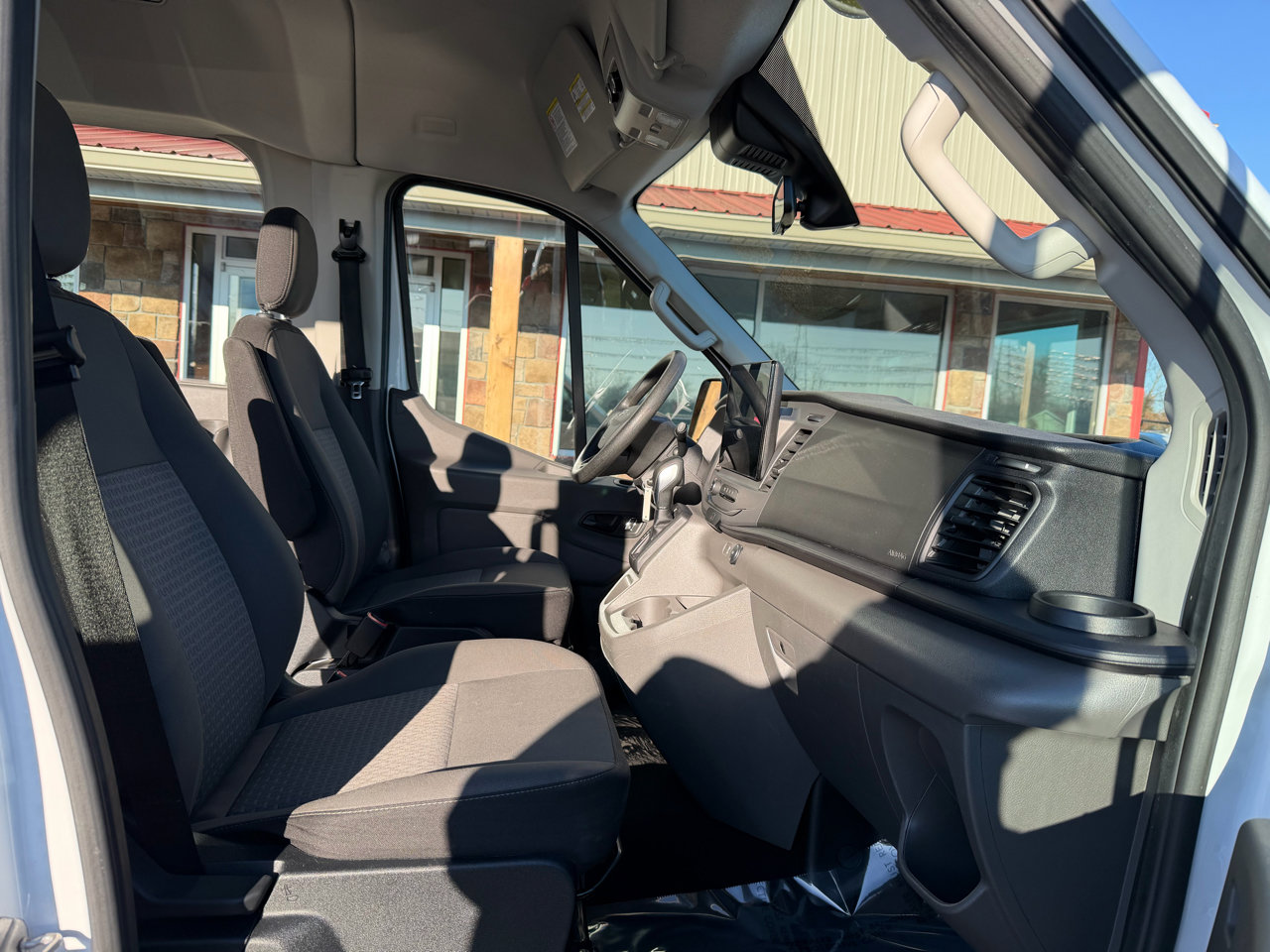 Used 2022 Ford Transit 350 XLT image 25