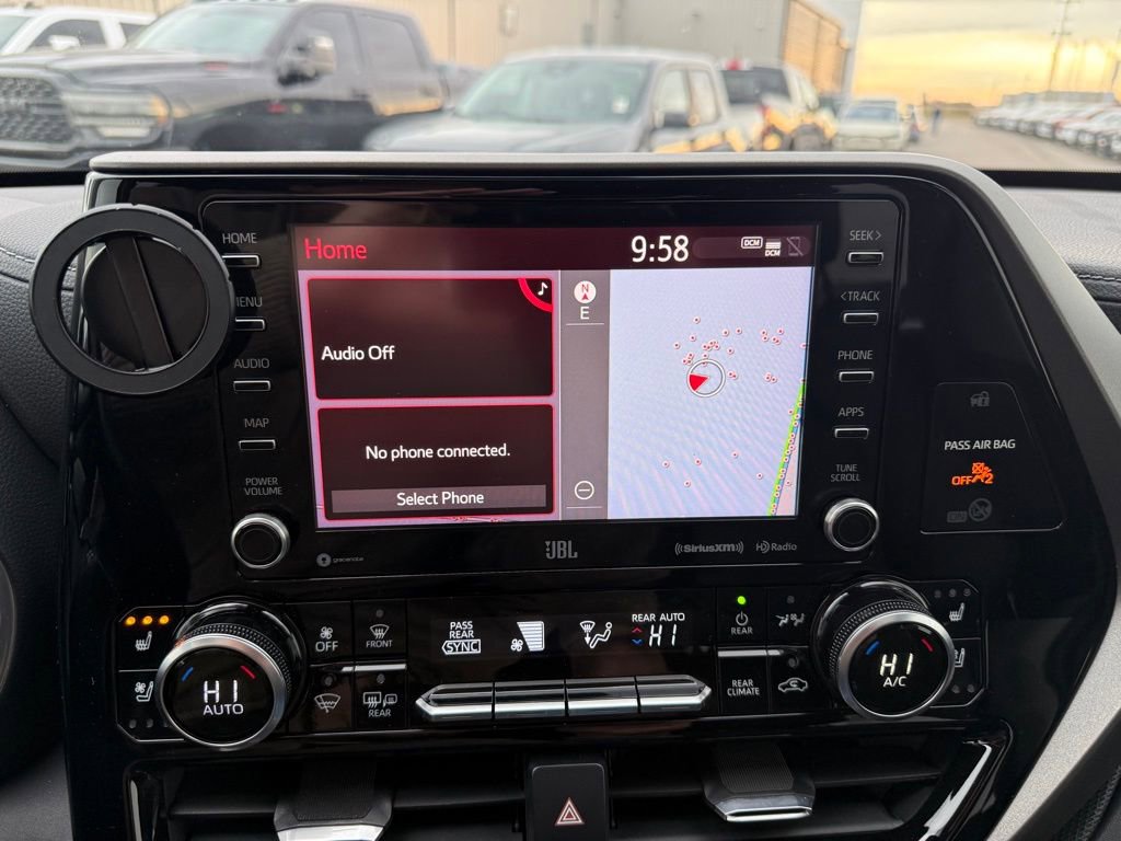 Used 2020 Toyota Highlander Limited image 28