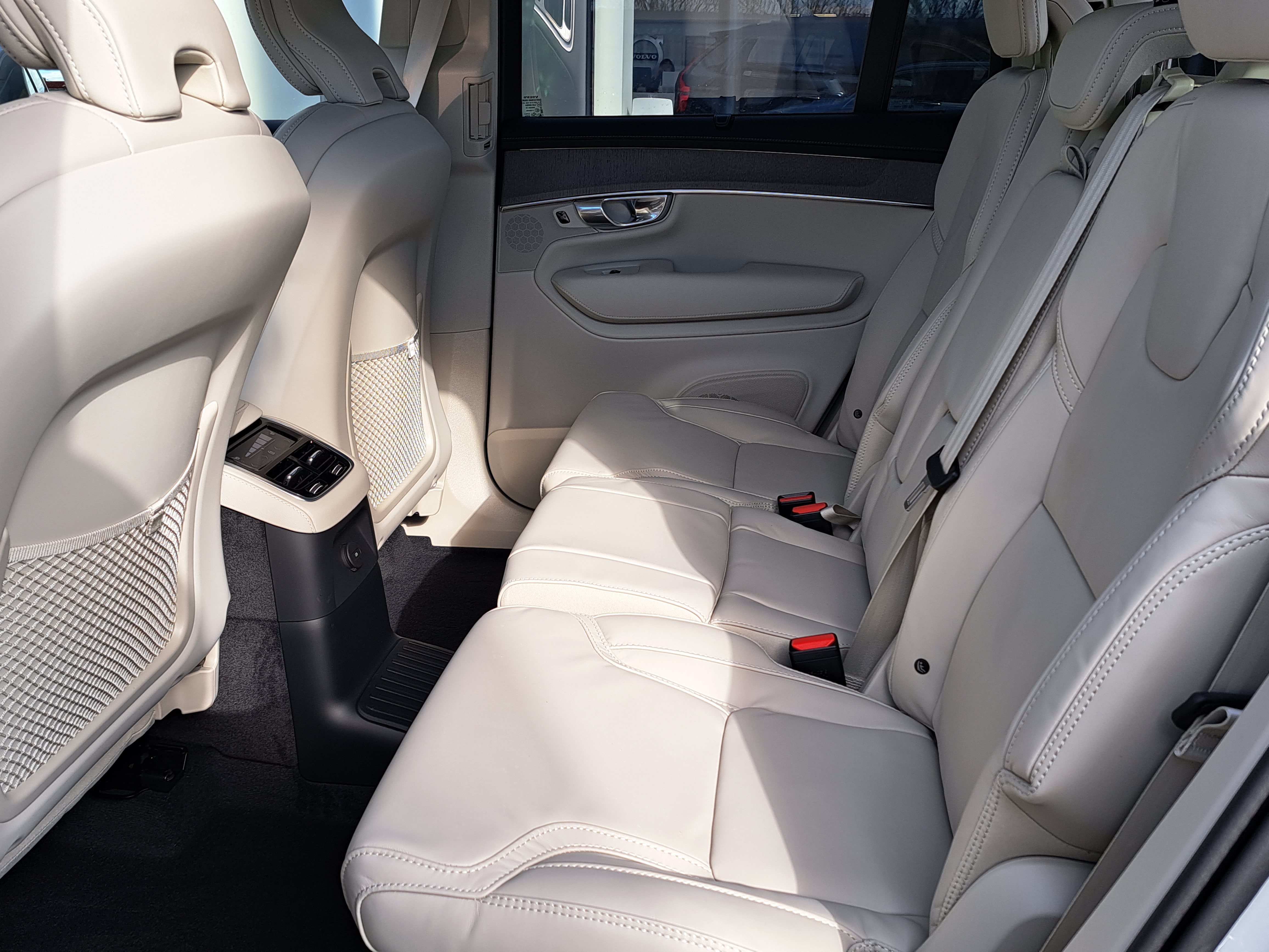 New 2026 Volvo XC90 T8 Ultra w/ Protection Package Premier AWD/4WD image 7