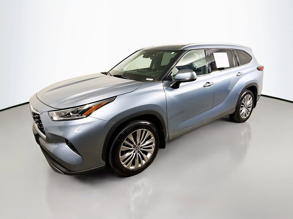 Used 2022 Toyota Highlander Platinum AWD/4WD image 3