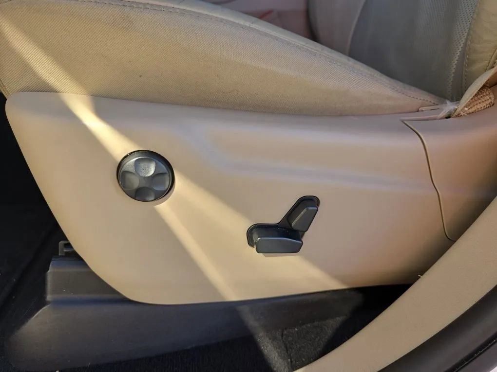 Used 2019 Jeep Grand Cherokee Limited w/ Luxury Group II image 17