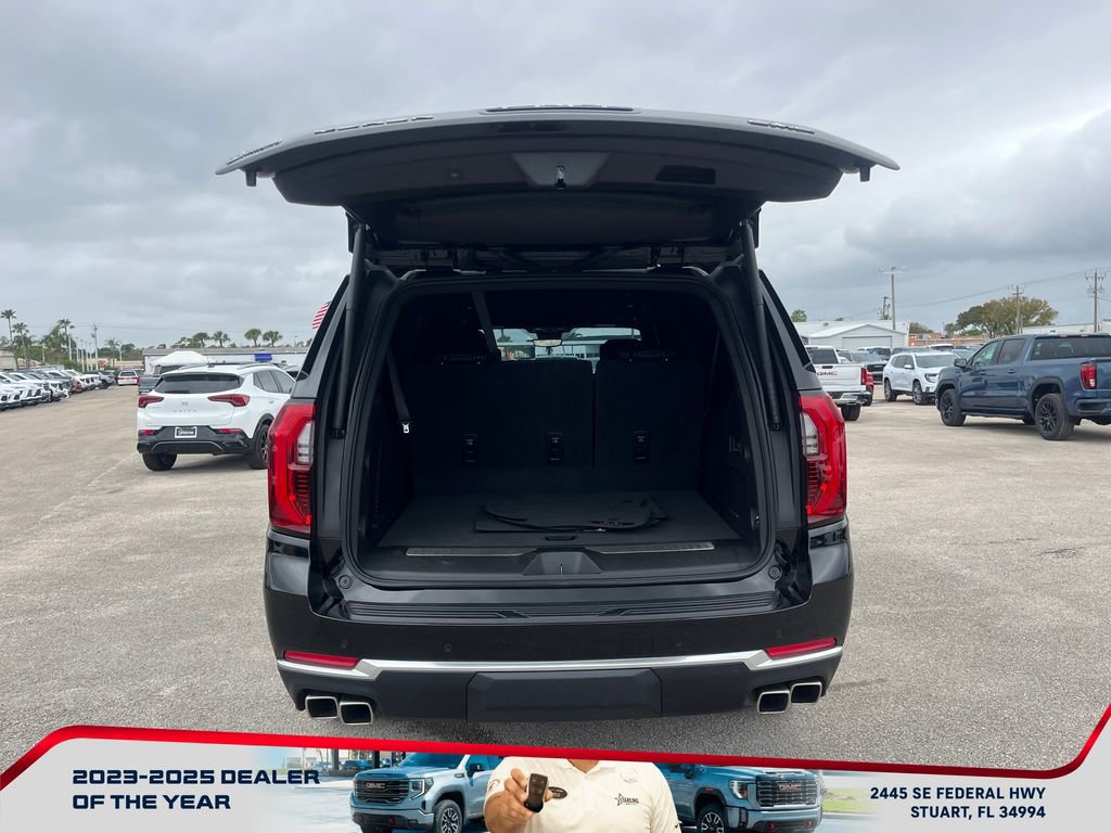 Used 2025 GMC Yukon XL Denali w/ Denali Reserve Package image 17