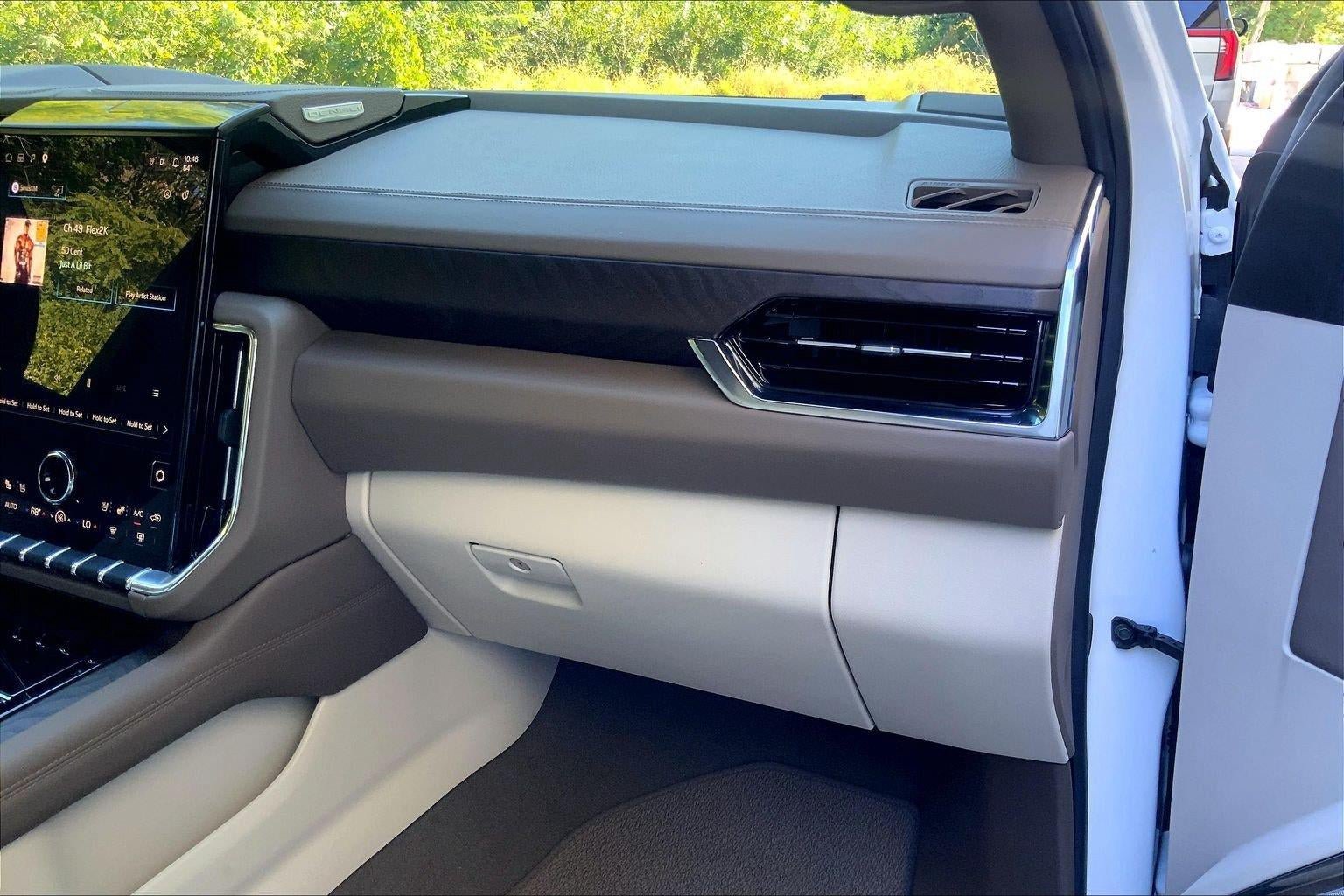 Used 2025 GMC Yukon Denali AWD/4WD image 17