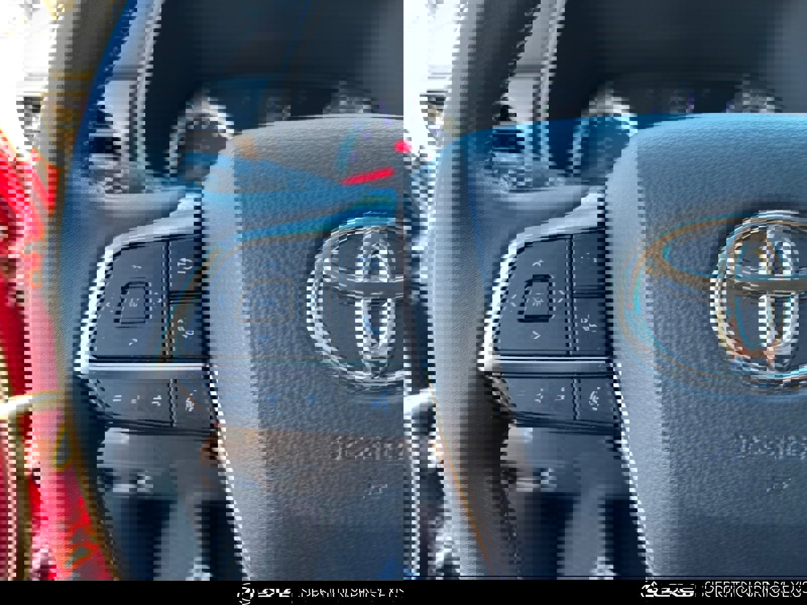 Used 2021 Toyota Highlander LE image 27