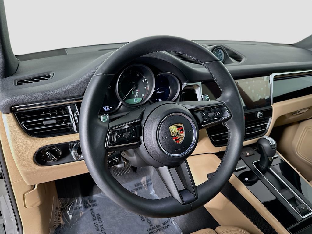 Used 2025 Porsche Macan image 12