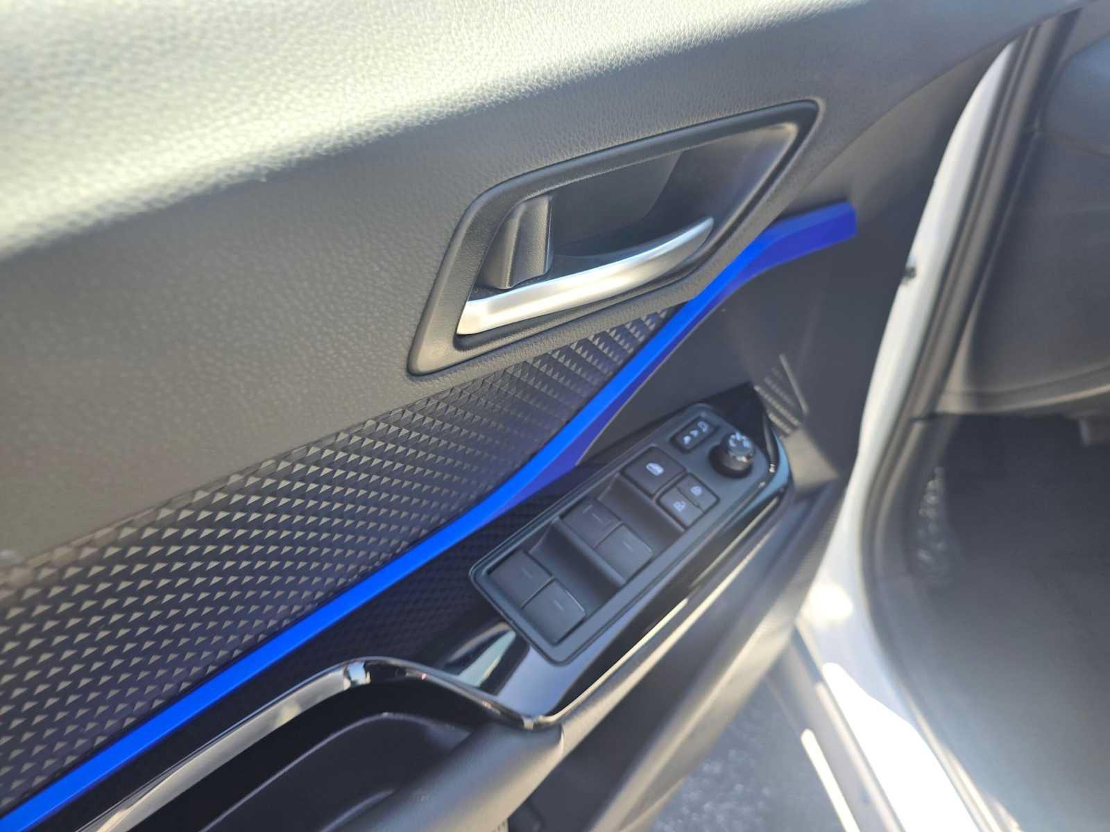 Used 2022 Toyota C-HR XLE FWD image 19
