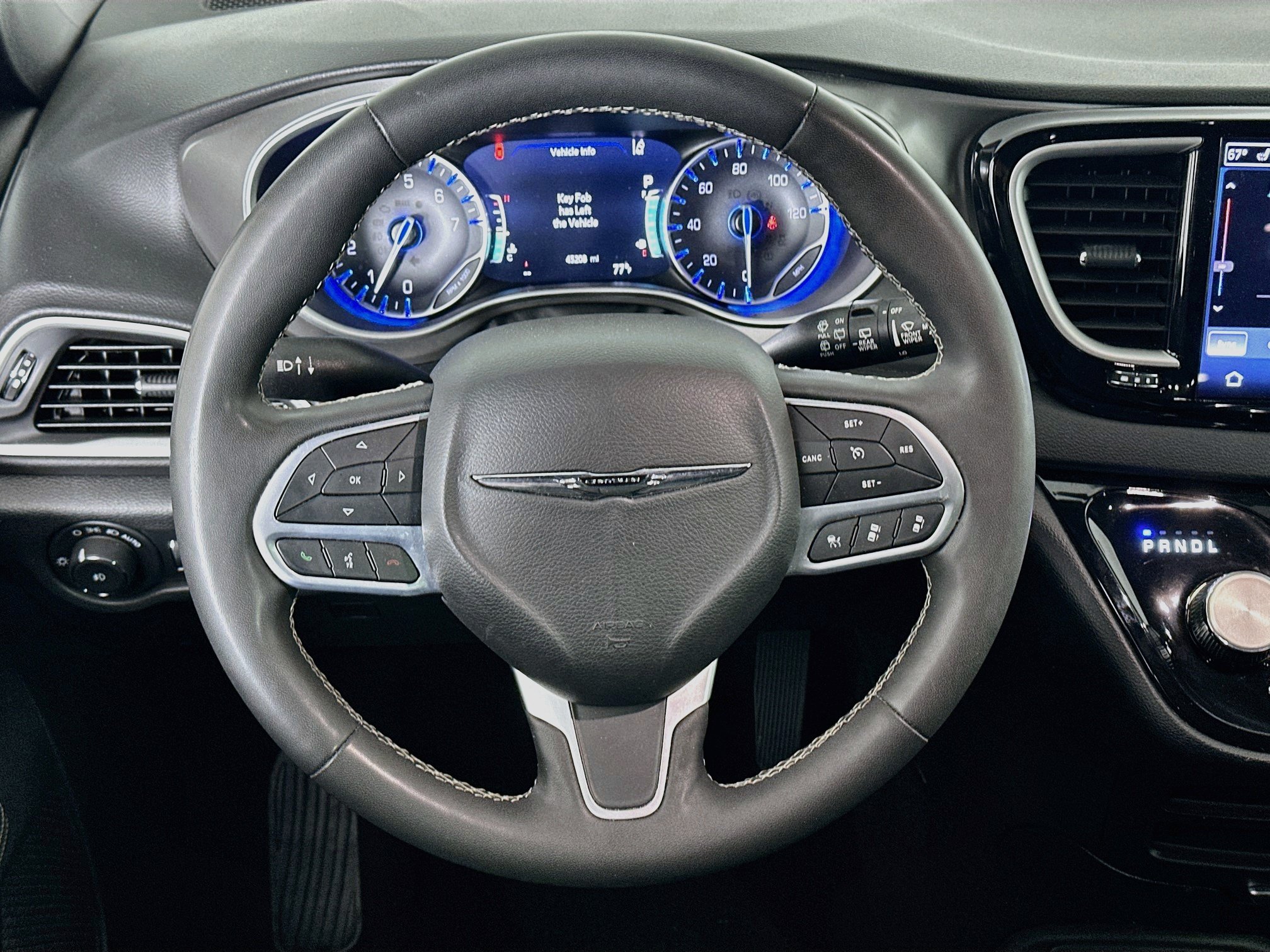 Used 2025 Chrysler Pacifica Select FWD image 18